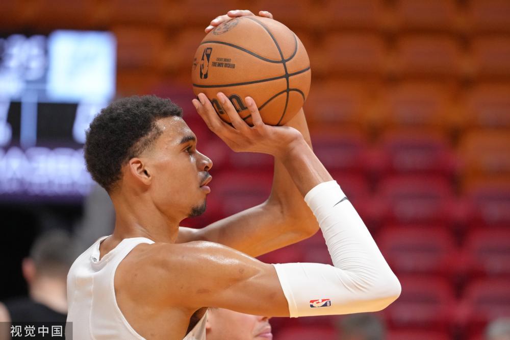 略和紧密的 略和紧密的